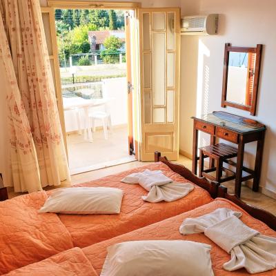 Tria Adelphia Studio Bedroom